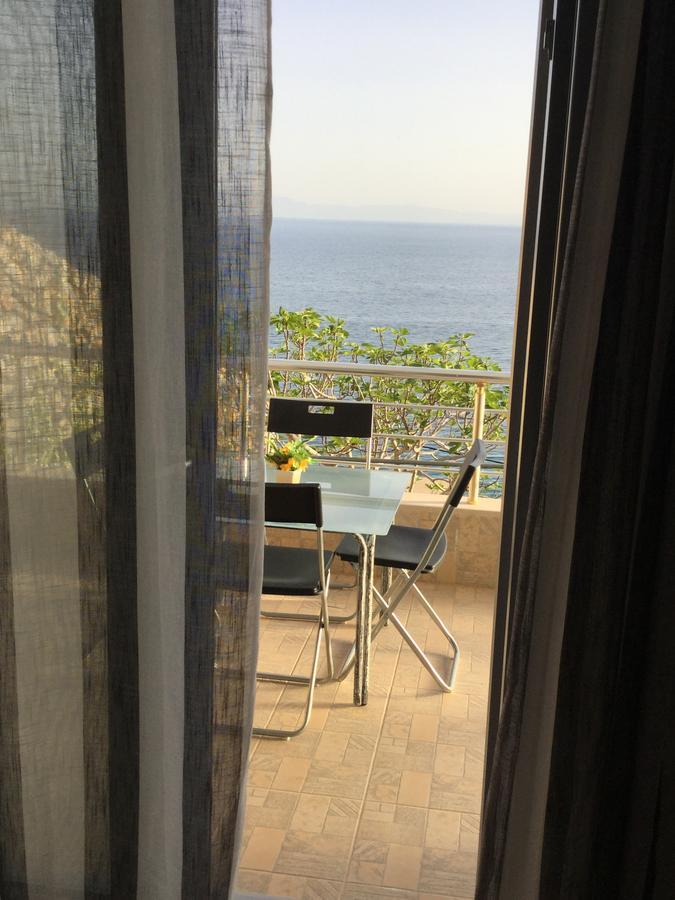 Blue Sea Apartment Qeparo